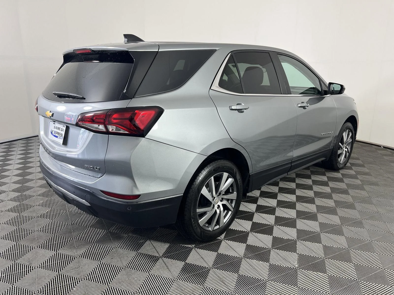 Used 2024 Sterling Gray Metallic Chevrolet LT image 31