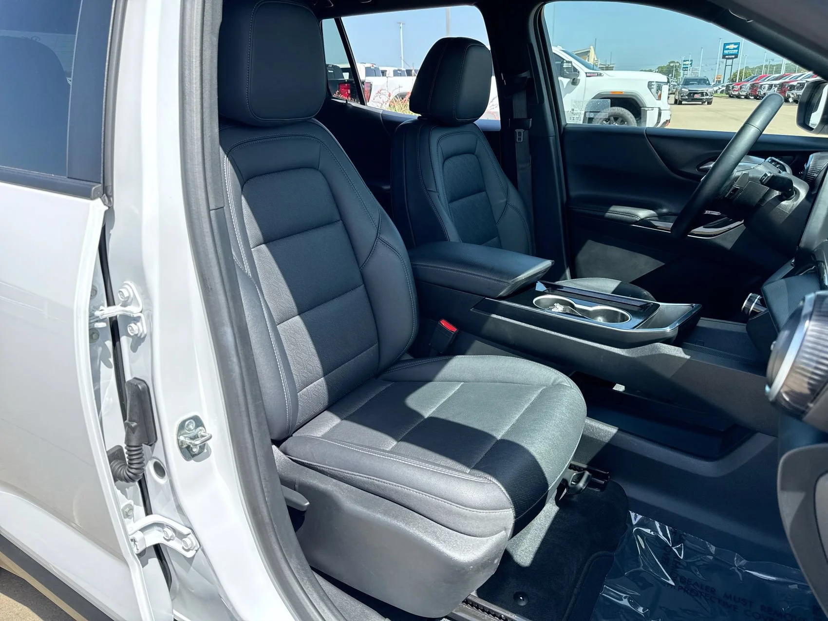 Used 2025 Summit White Chevrolet FWD LT image 25