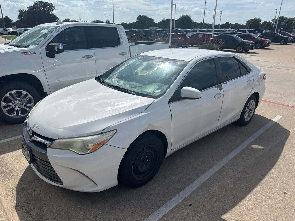 Used 2016  Toyota XLE image 1