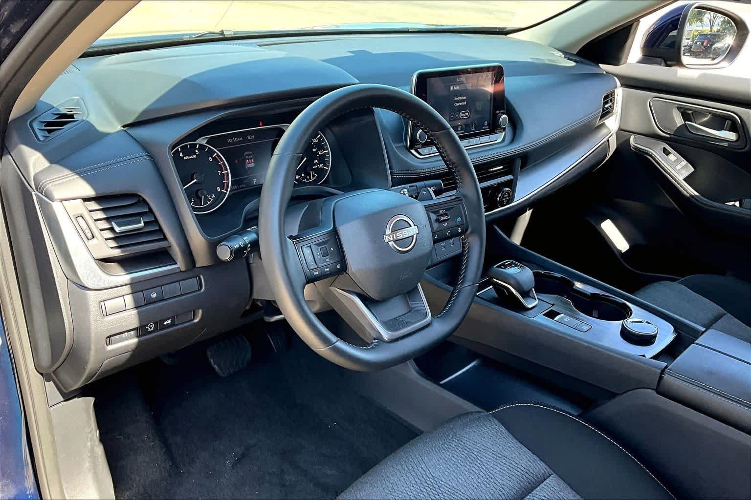 Used 2025 Deep Ocean Blue Pearl Nissan SV image 16