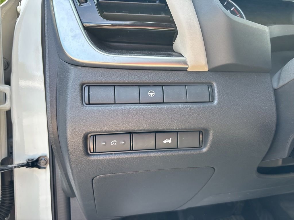Used 2021 White Nissan SL image 17
