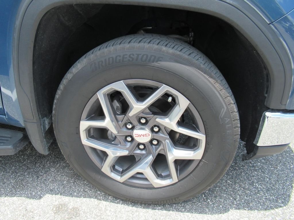 Used 2024  GMC SLT image 5