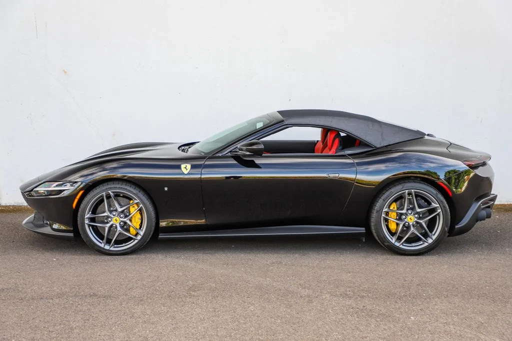Used 2025 Nero Ferrari Spider image 35