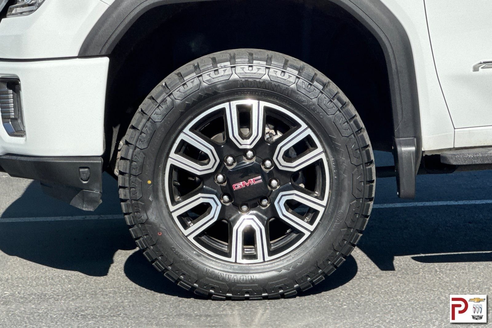 Used 2022 White GMC AT4 image 32