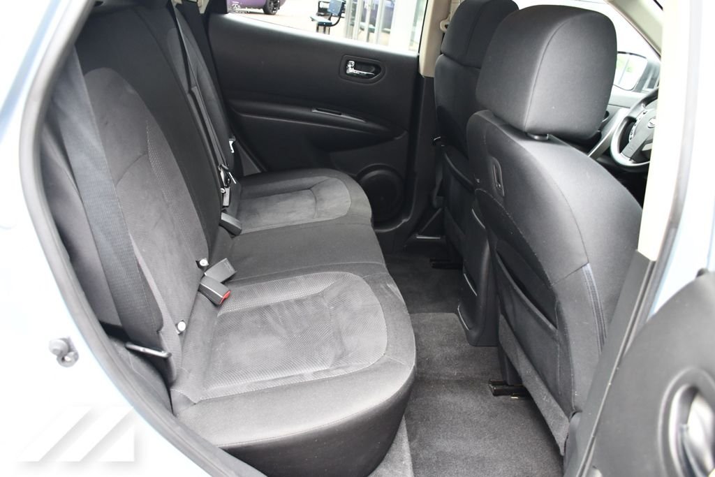 Used 2013 Blue Nissan S image 26