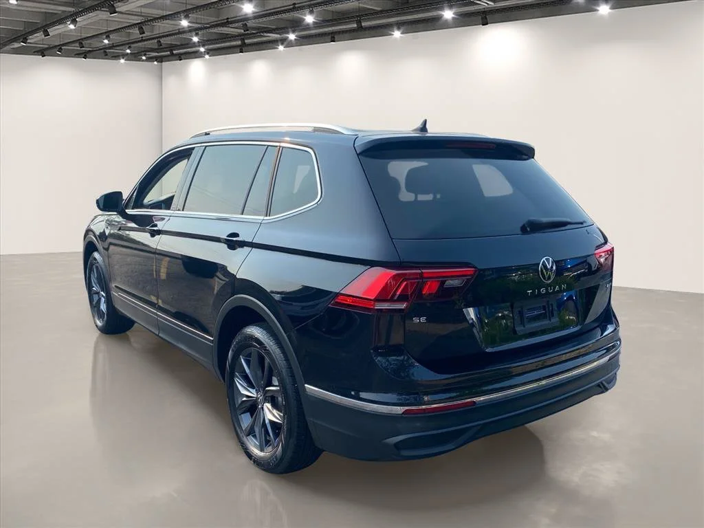 Used 2022 Deep Black Pearl Volkswagen 2.0T SE image 5