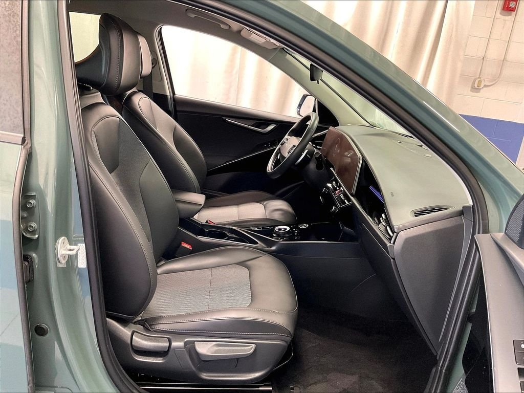 Used 2023 Green Kia Wind image 11