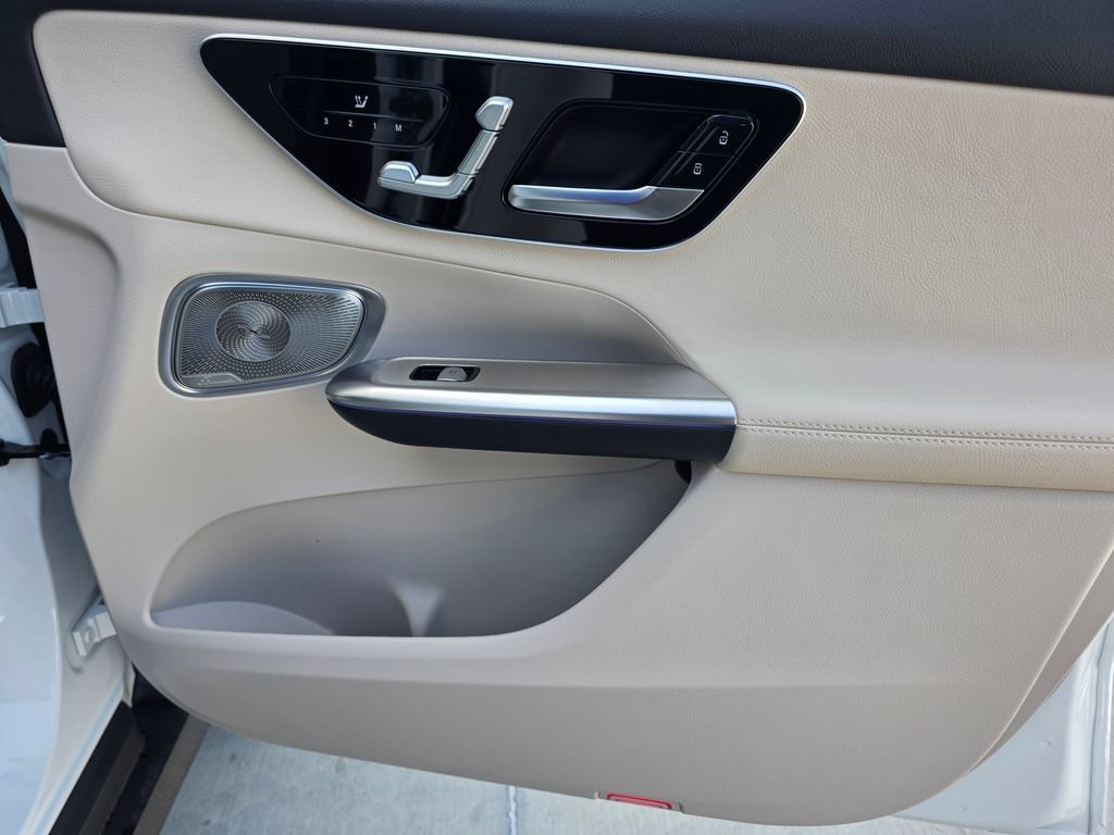 New 2026 Polar White Mercedes-Benz GLC 300 image 49