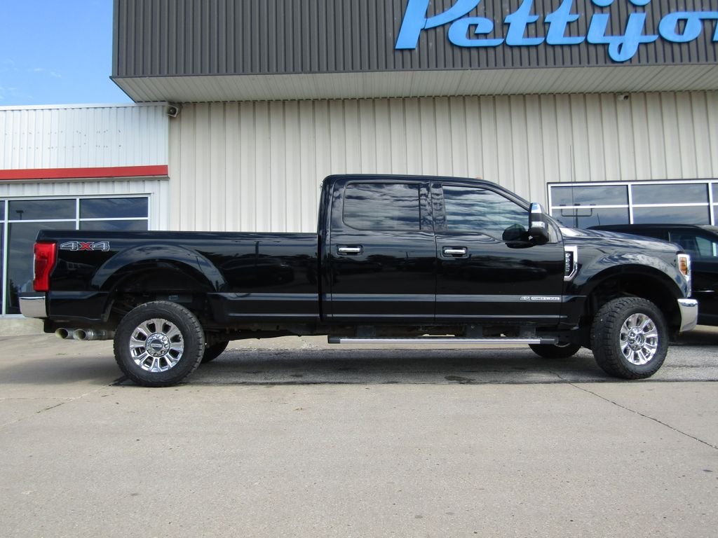 Used 2018 Black Ford XLT image 2