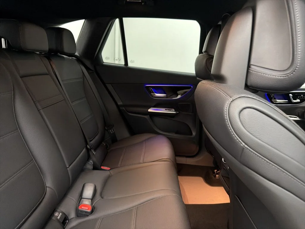 Used 2026 White Mercedes-Benz GLC 300 image 26