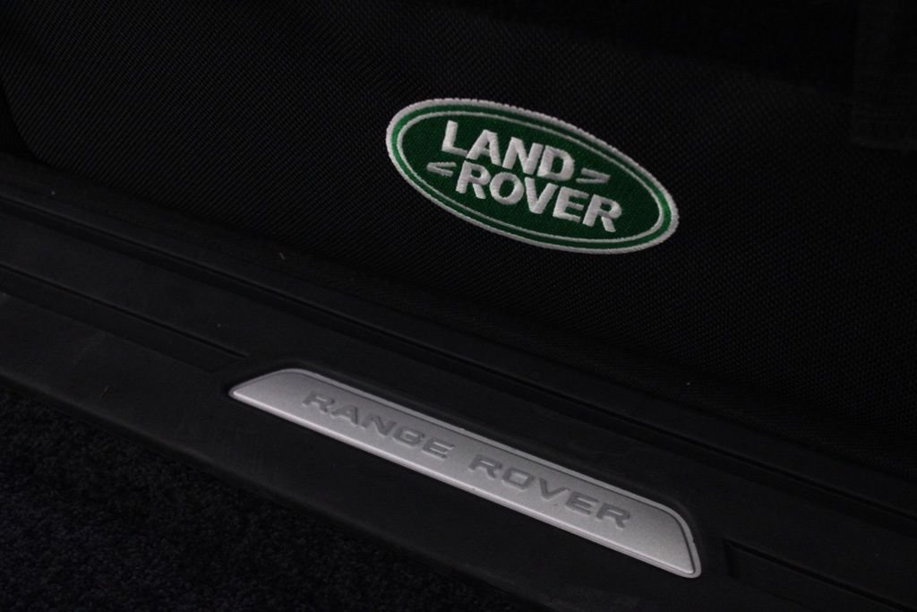 Used 2025 White Land Rover SE image 51