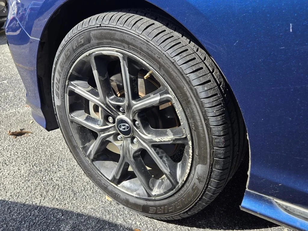 Used 2019 Blue Hyundai Limited image 4