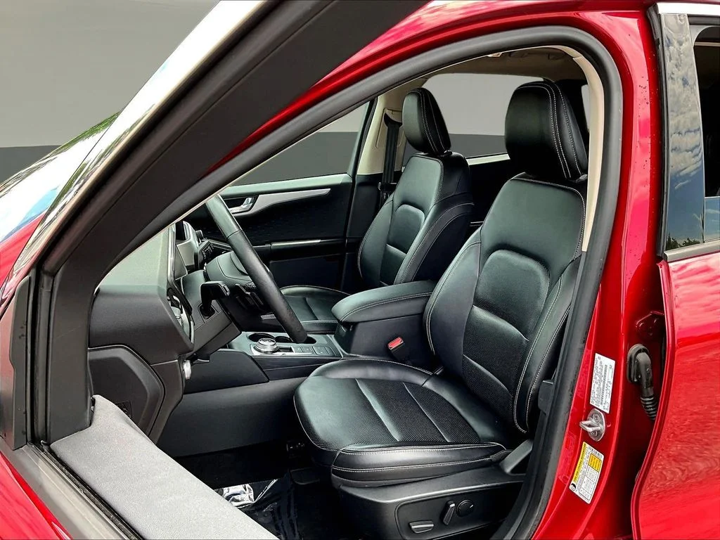 Used 2020 Red Ford SEL image 25