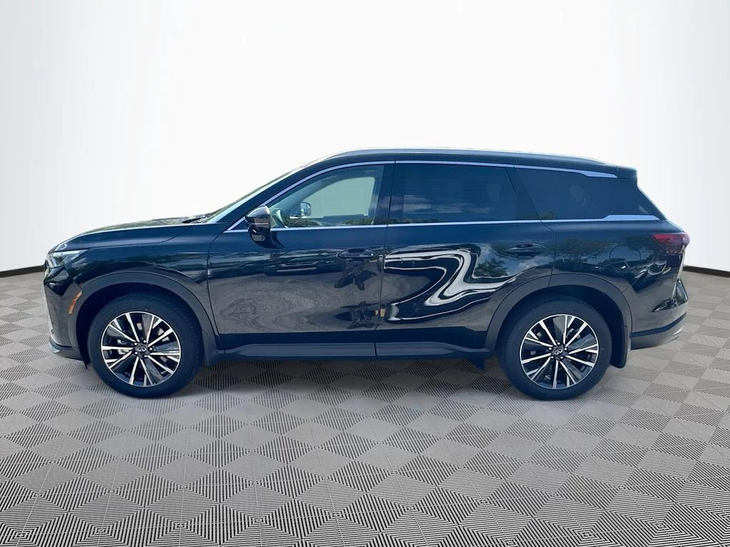 New 2027 MINERAL BLACK INFINITI Luxe FWD image 8