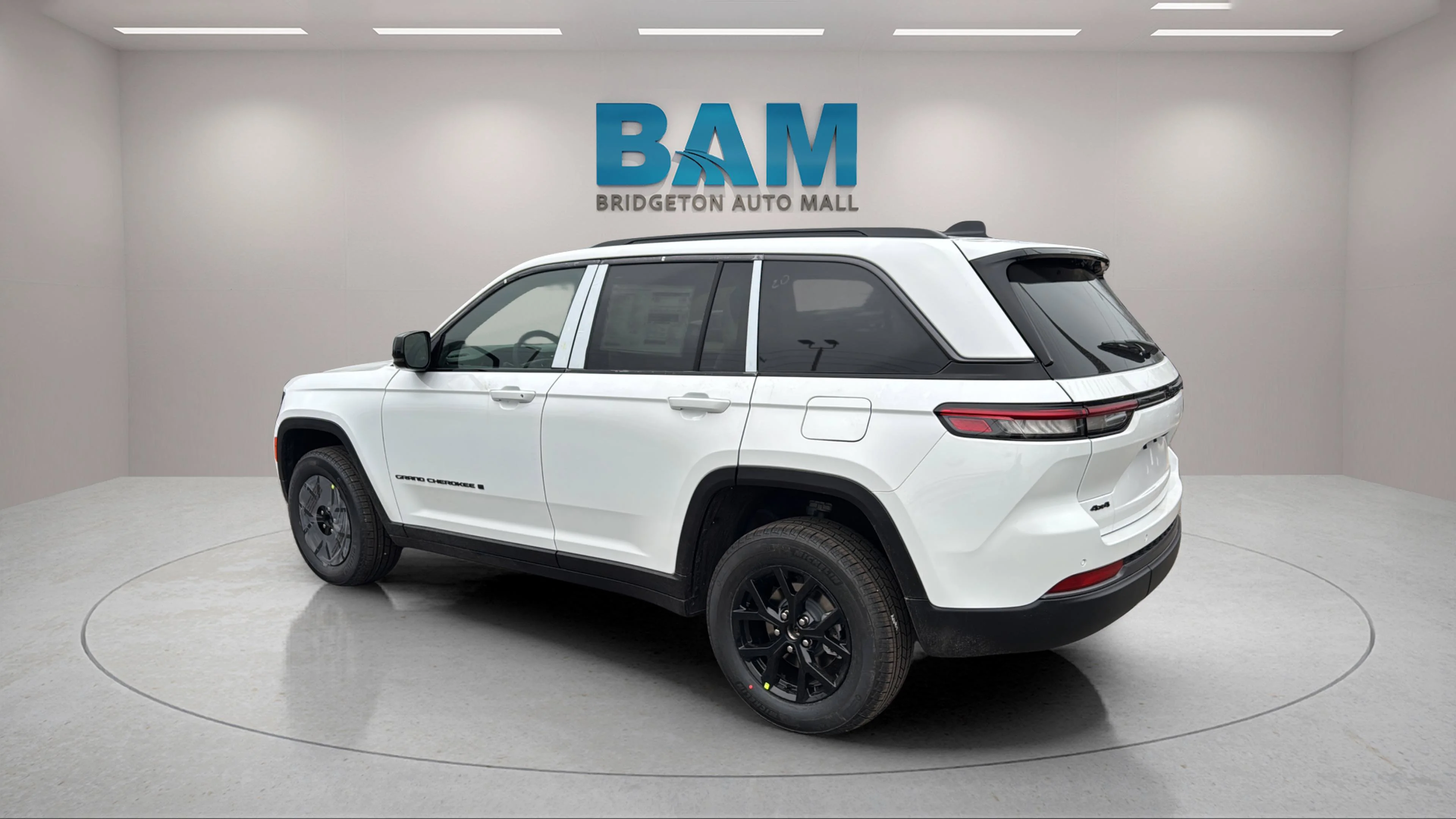 New 2026 Bright White Clearcoat Jeep Laredo Altitude image 5
