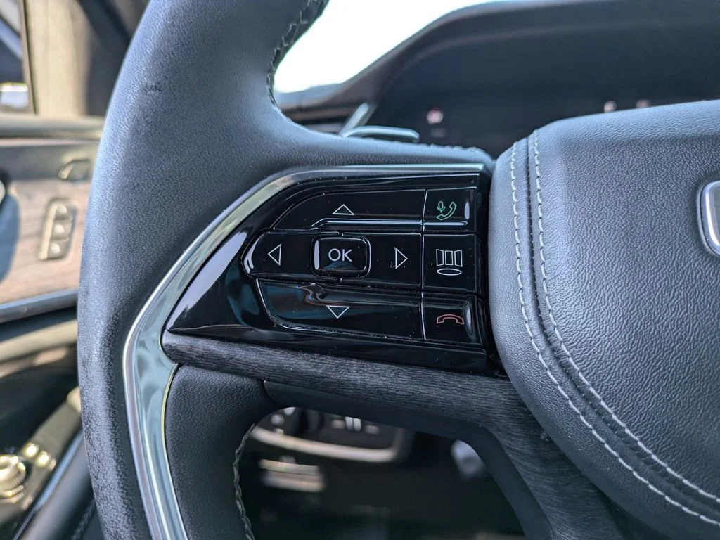 Used 2022 White Jeep Overland 4xe image 29