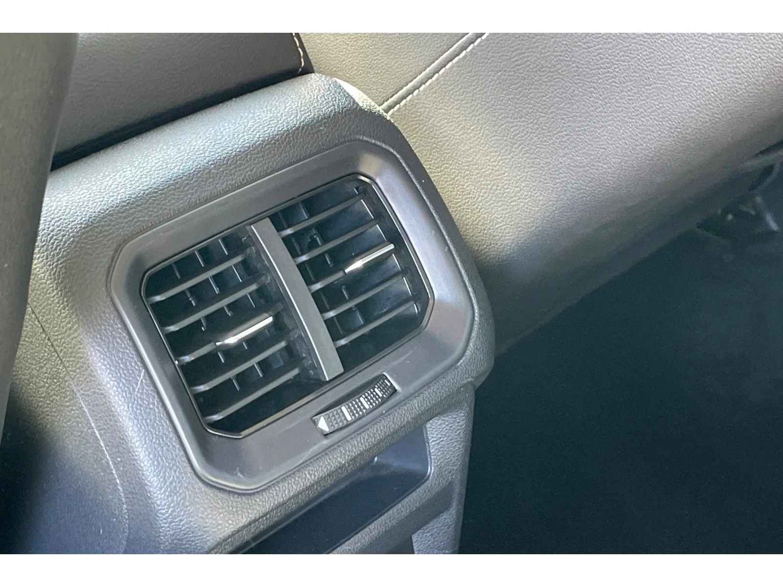 Used 2023 Dusk Blue Metallic Volkswagen SE image 37