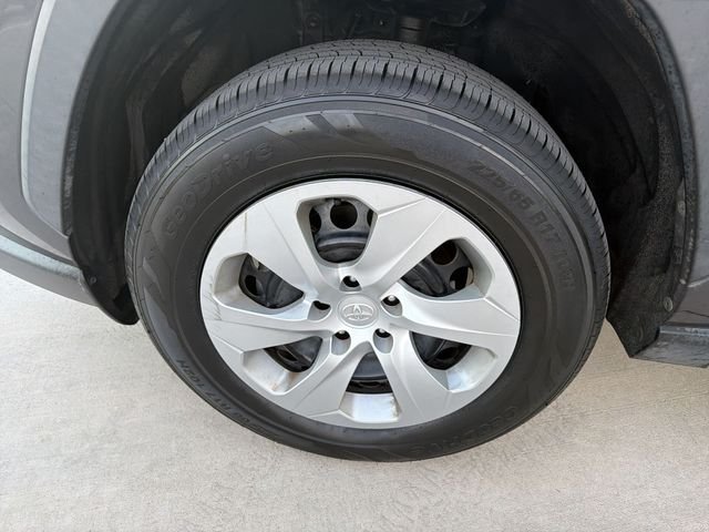2021 Toyota RAV4 LE - Photo 29