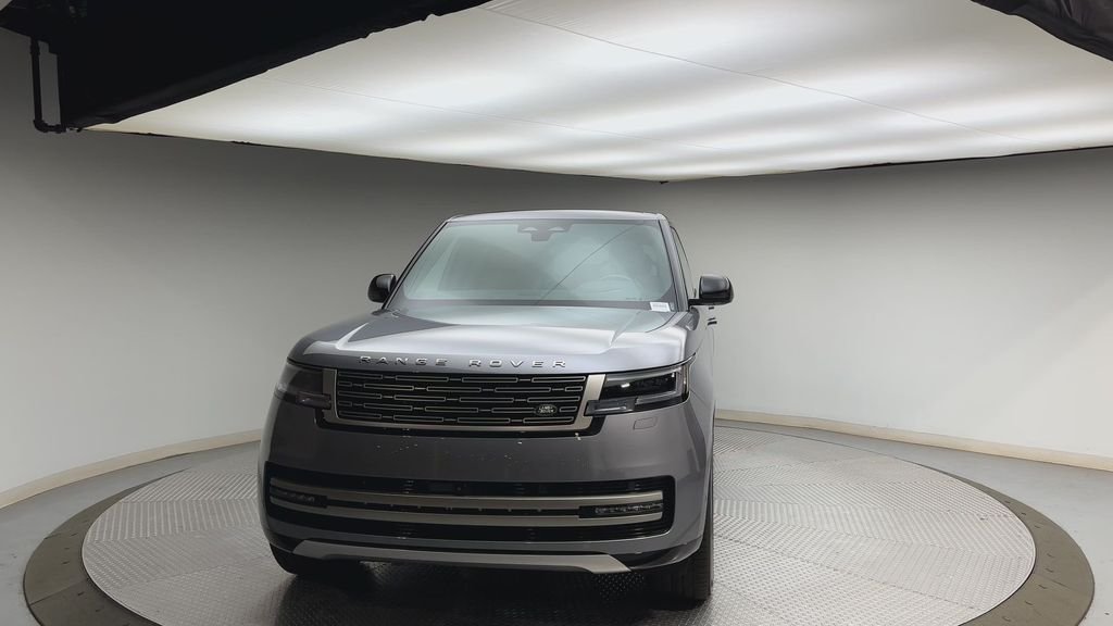 New 2026 Eiger Grey Land Rover SE image 7
