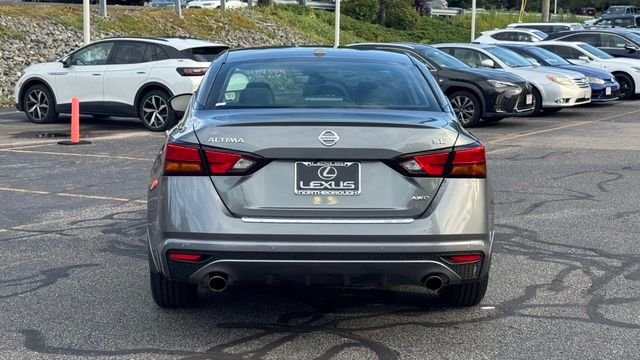 Used 2022 Gun Metallic Nissan 2.5 SL image 5