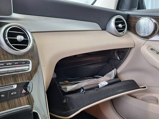Used 2019  Mercedes-Benz GLC 300 image 18