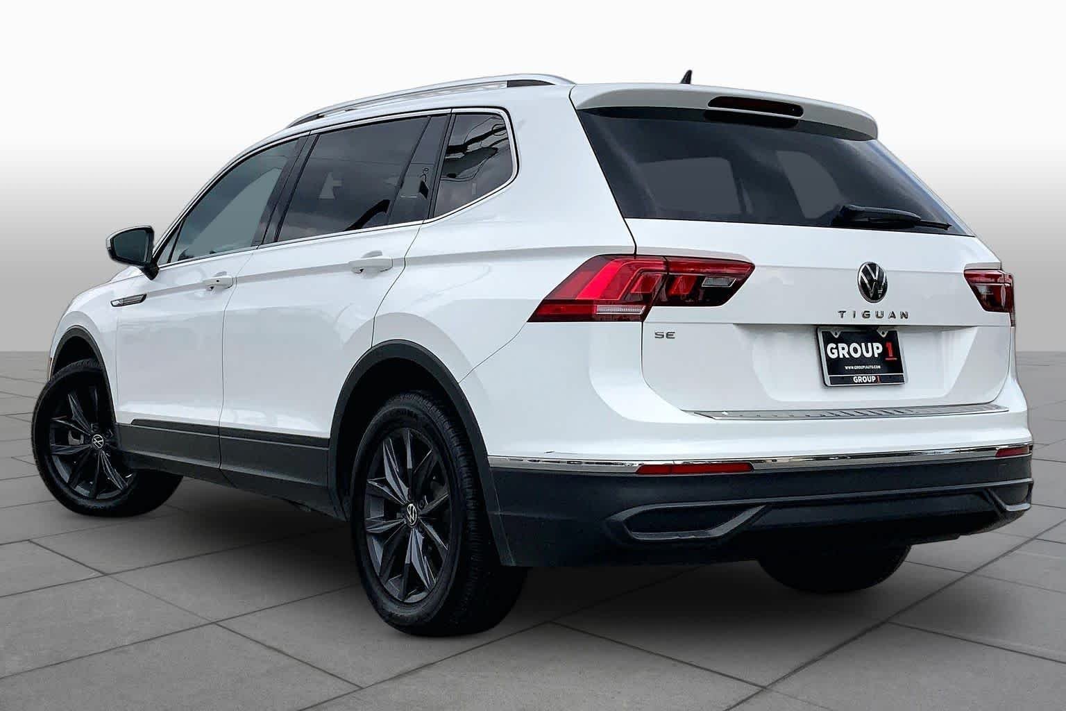 Used 2022 Pure White Volkswagen SE image 23