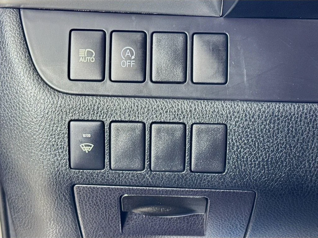 Used 2018 Gray Toyota XLE image 10
