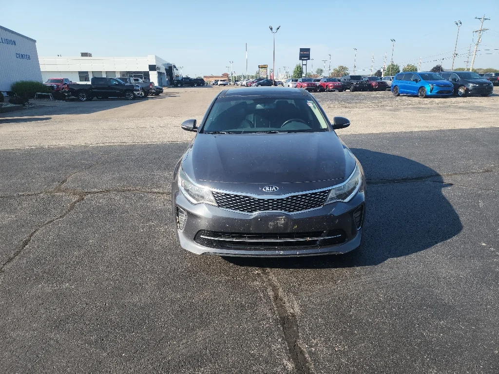 Used 2018 Platinum Graphite Kia S image 2