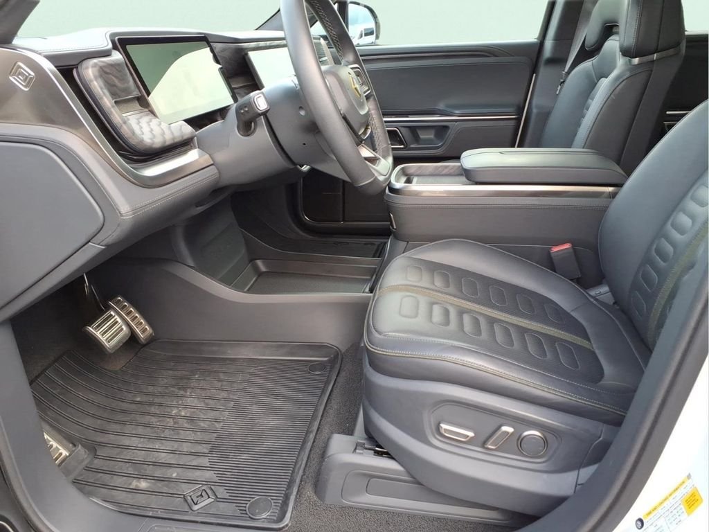 Used 2022 White Rivian Adventure image 15
