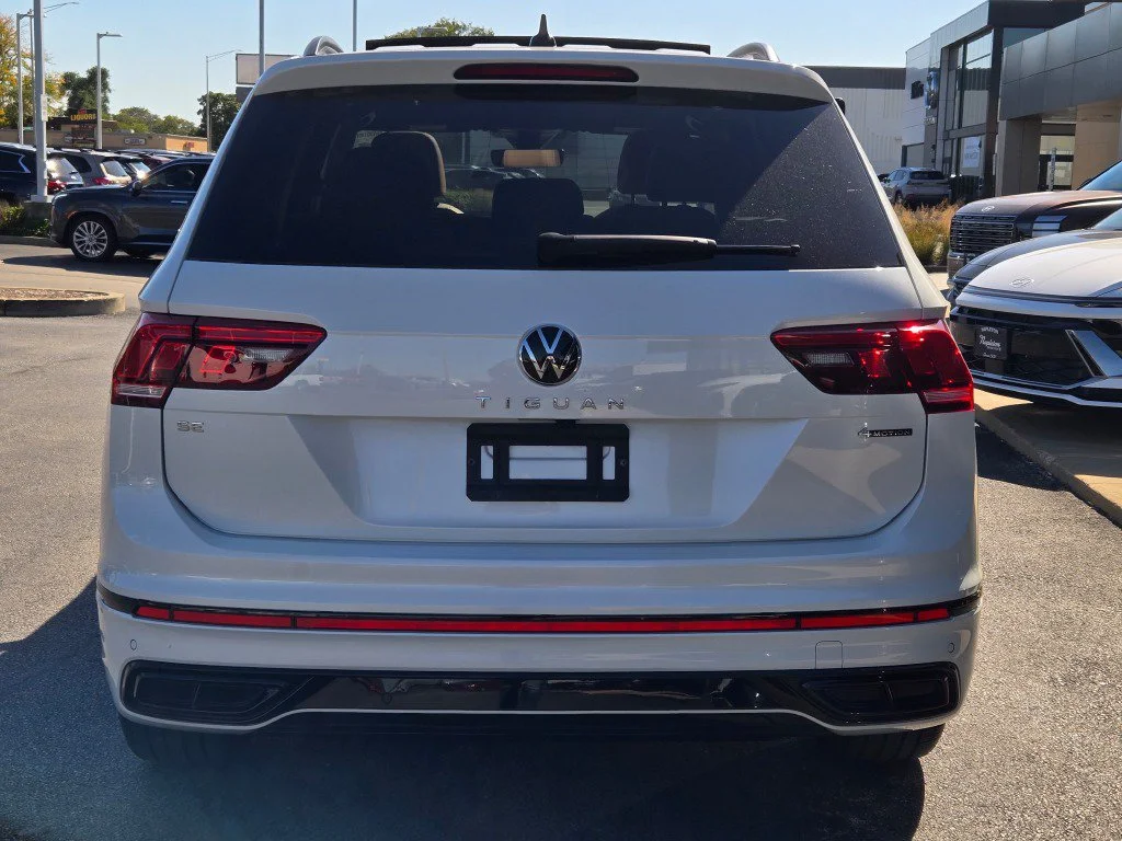 Used 2024 White Volkswagen 2.0T SE R-Line Black image 11