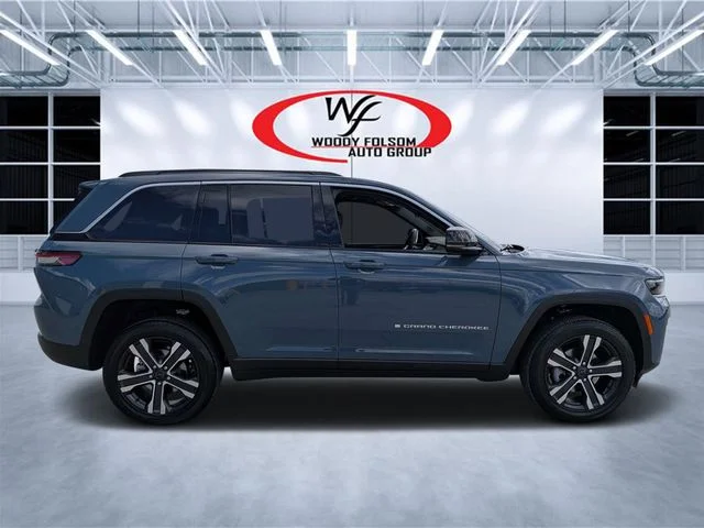 New 2027 Steel Blue Paint Jeep Limited image 2
