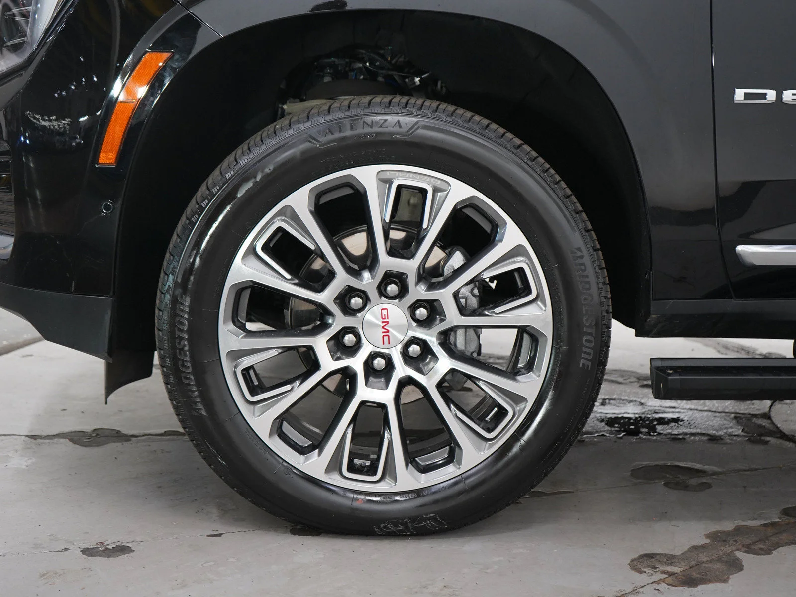 Used 2025  GMC Denali image 31