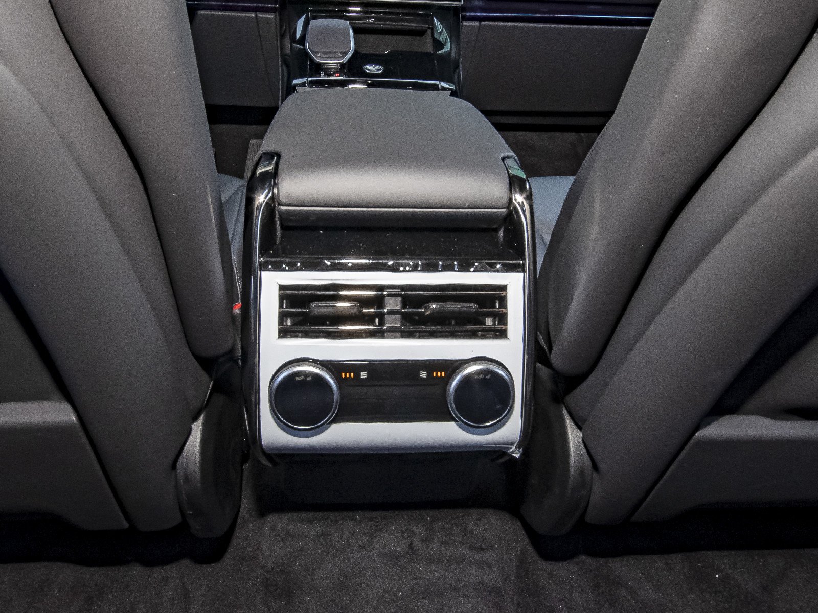 New 2026 Borasco Grey Land Rover SE image 48