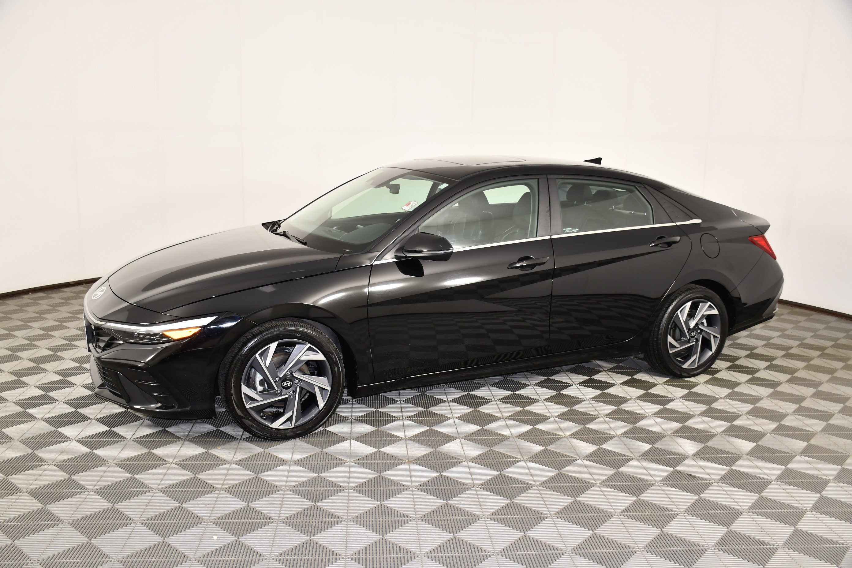 Used 2025 Abyss Black Hyundai Limited image 8