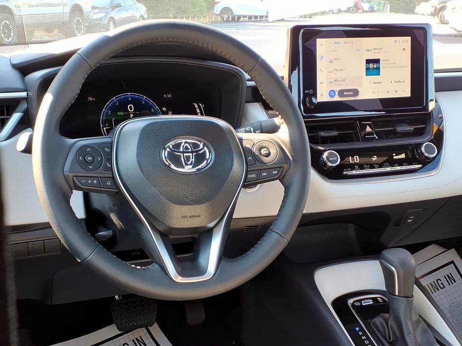 Used 2026 Ice Cap Toyota SE image 9