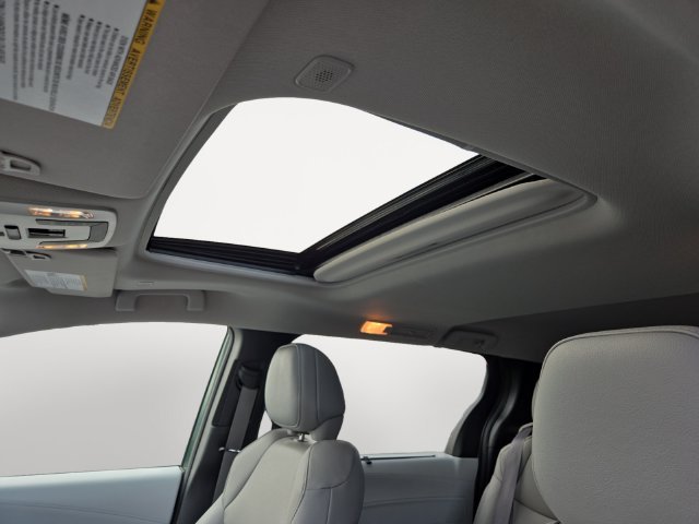 Used 2025  Toyota XLE image 12
