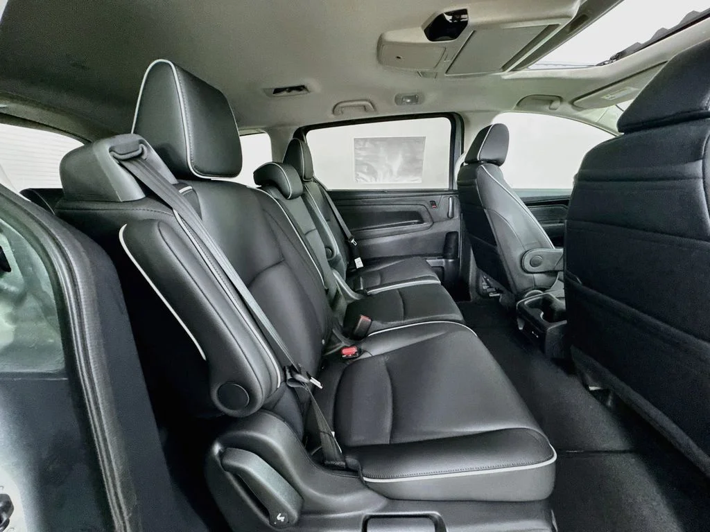 New 2026 Solar Silver Metallic Honda Touring image 38