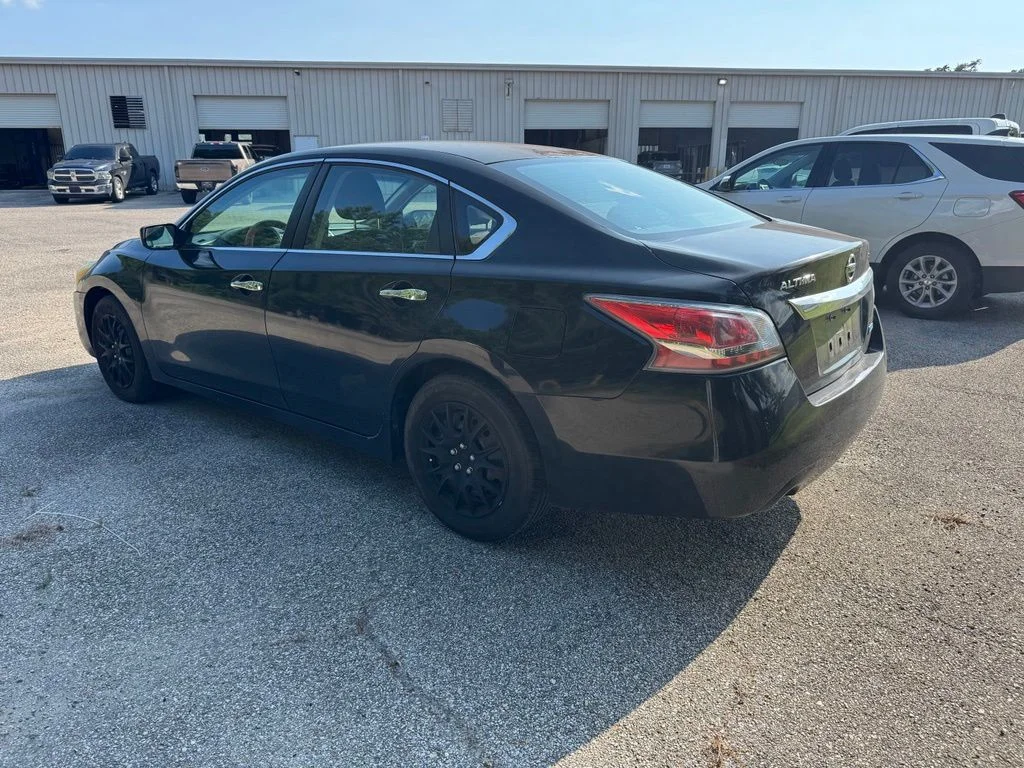 Used 2014 Black Nissan 2.5 S image 6