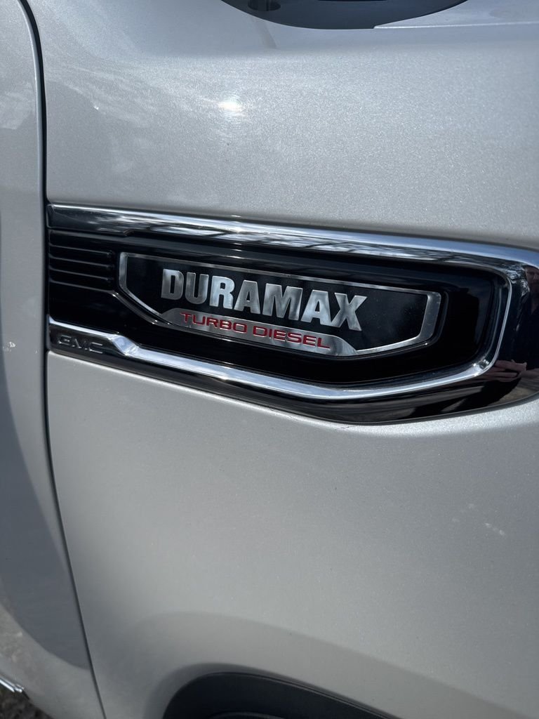 Used 2021 White GMC Denali image 11