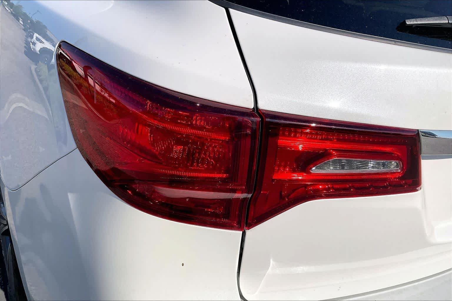 Used 2020 Platinum White Pearl Acura  image 27