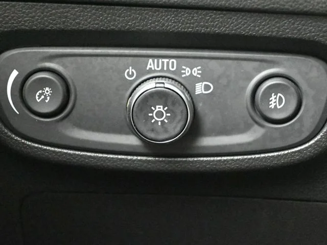 Used 2020 White Buick Select image 24