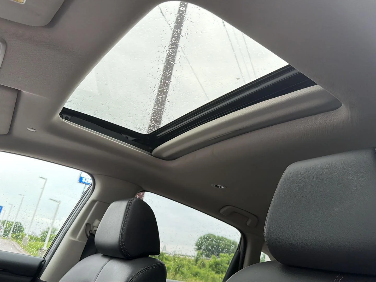 Used 2024 Modern Steel Metallic Honda EX-L image 9