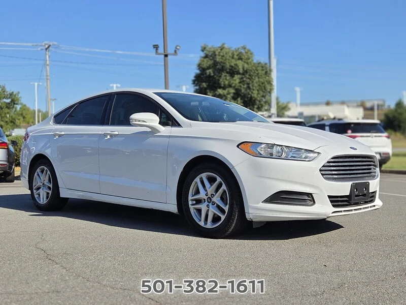 Used 2016 Oxford White FORD 4DR SDN SE FWD image 4