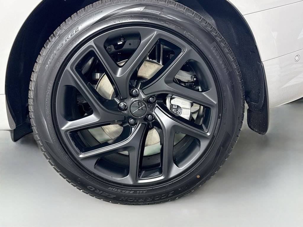 New 2026 Borasco Grey Land Rover Dynamic SE image 32