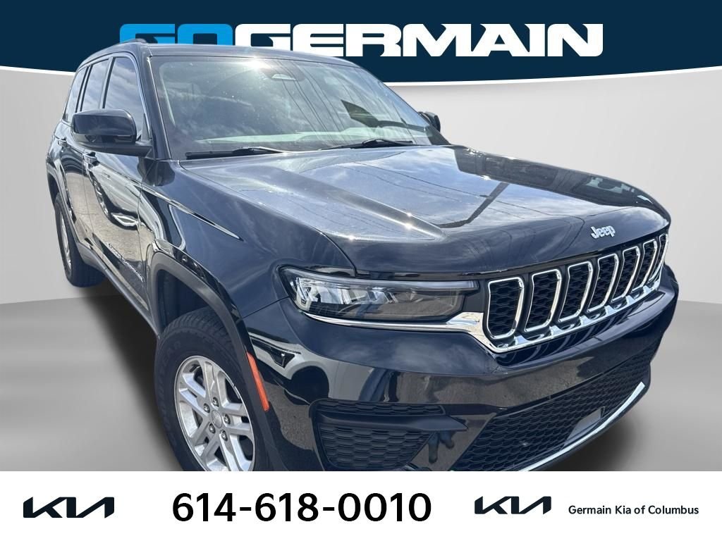 Used 2023 Black Jeep Laredo image 6