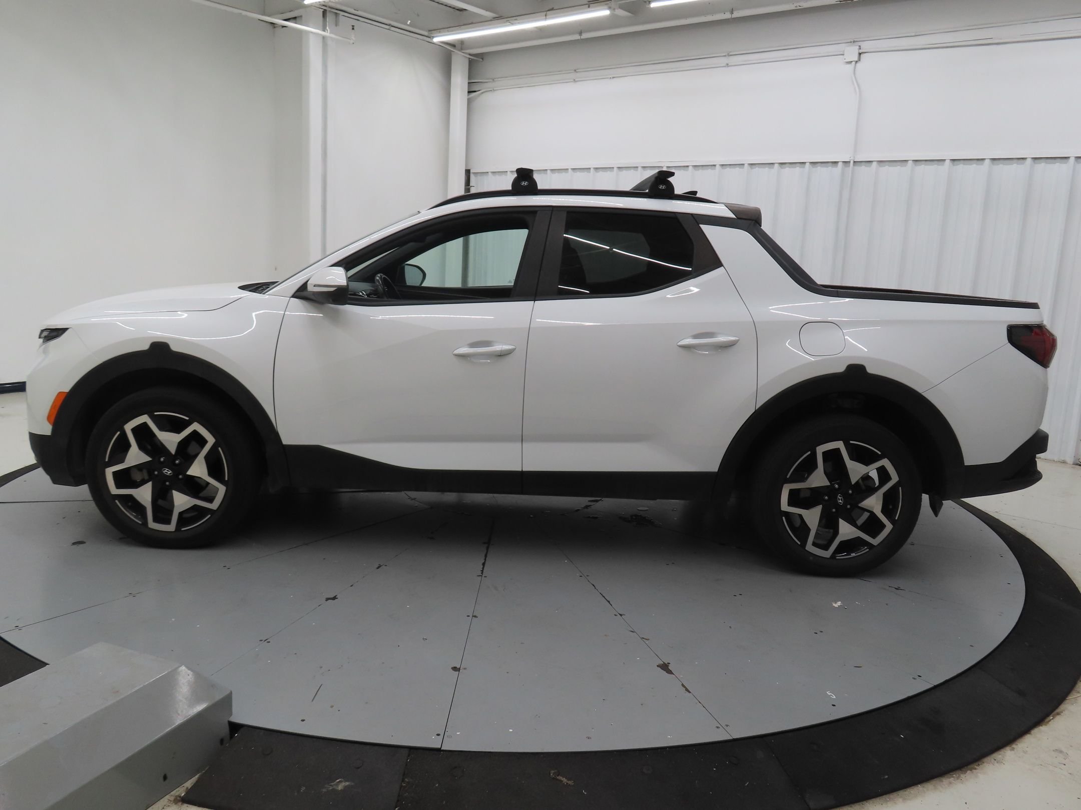 Used 2022 White Hyundai Limited image 7
