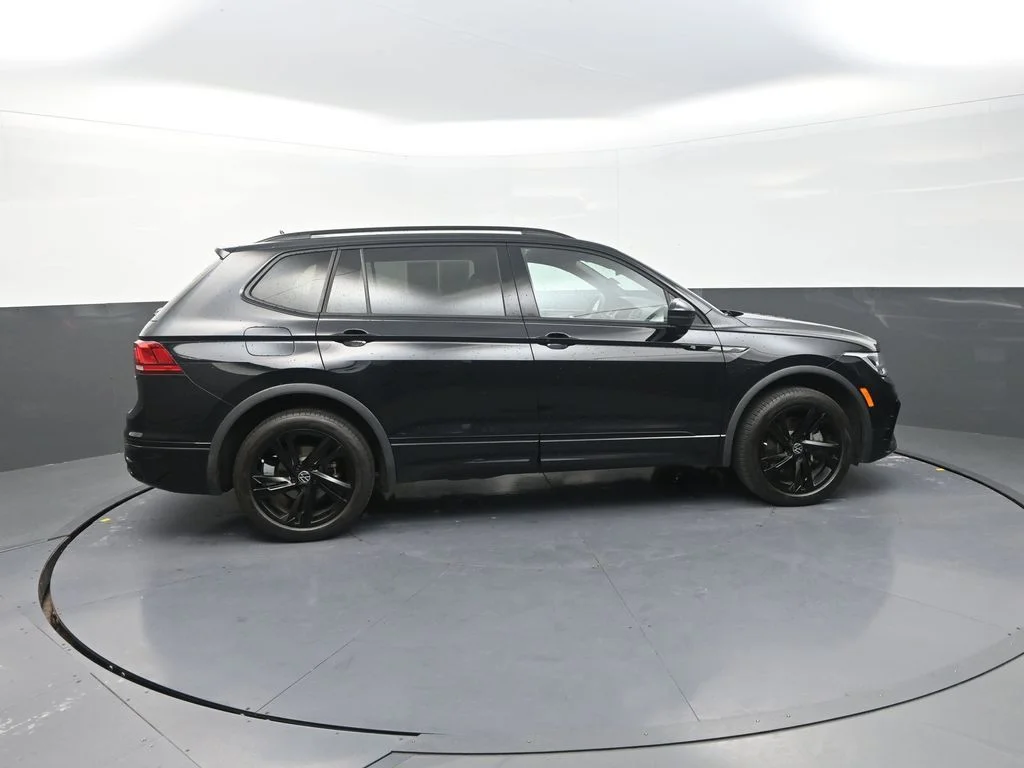 Used 2024 Black Volkswagen 2.0T SE R-Line Black image 11