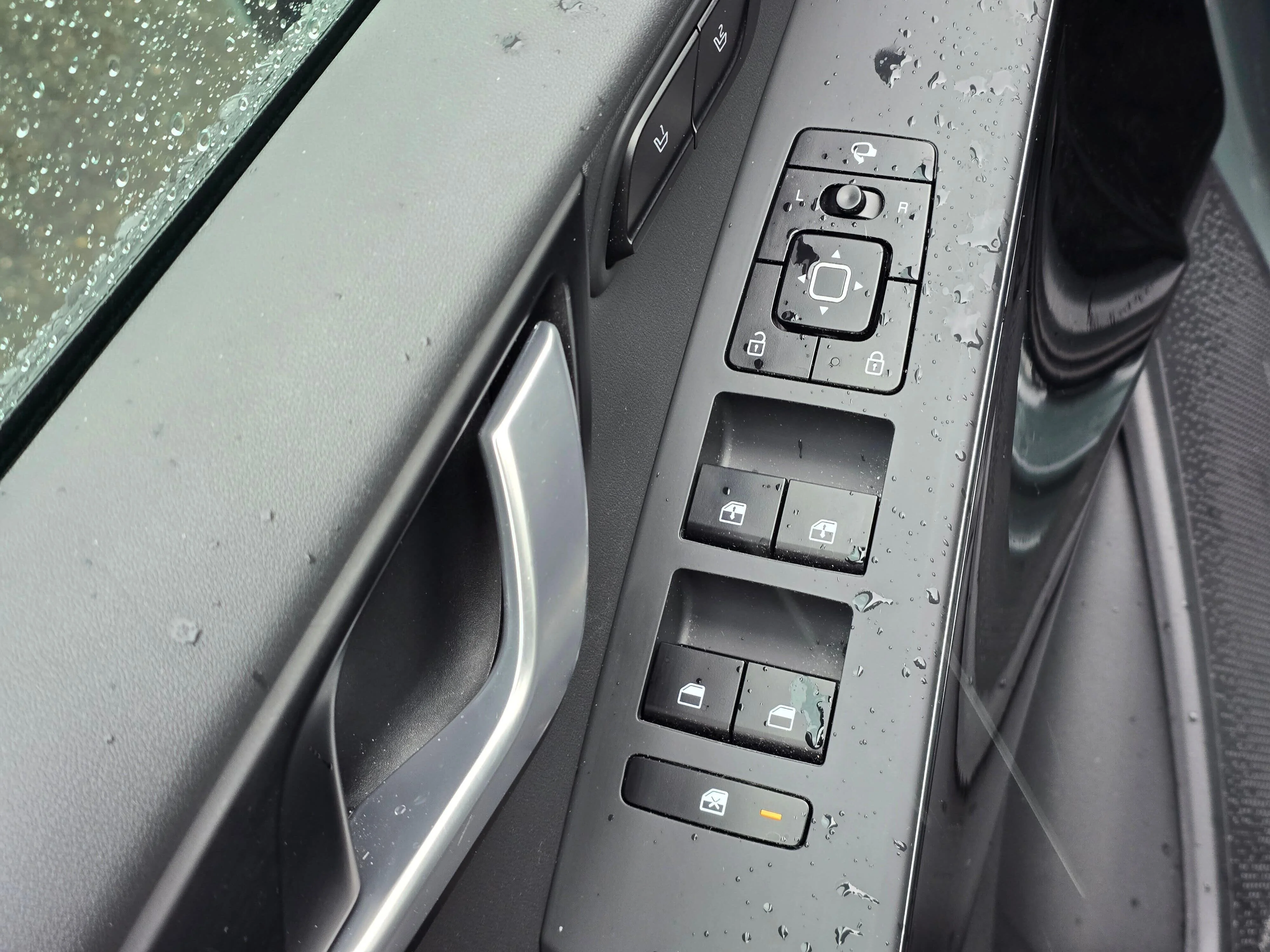 Certified Used 2023 Green Kia Wave image 15