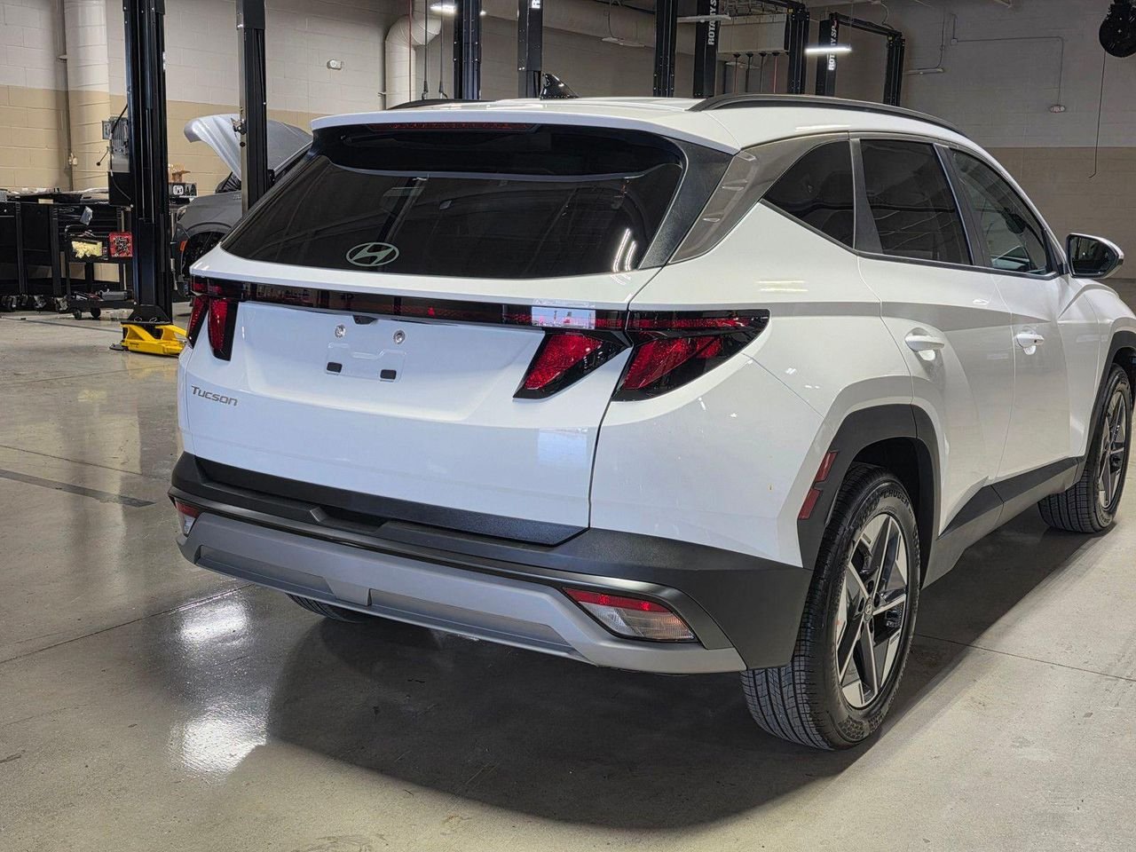 New 2026 White Pearl Hyundai SEL FWD image 11