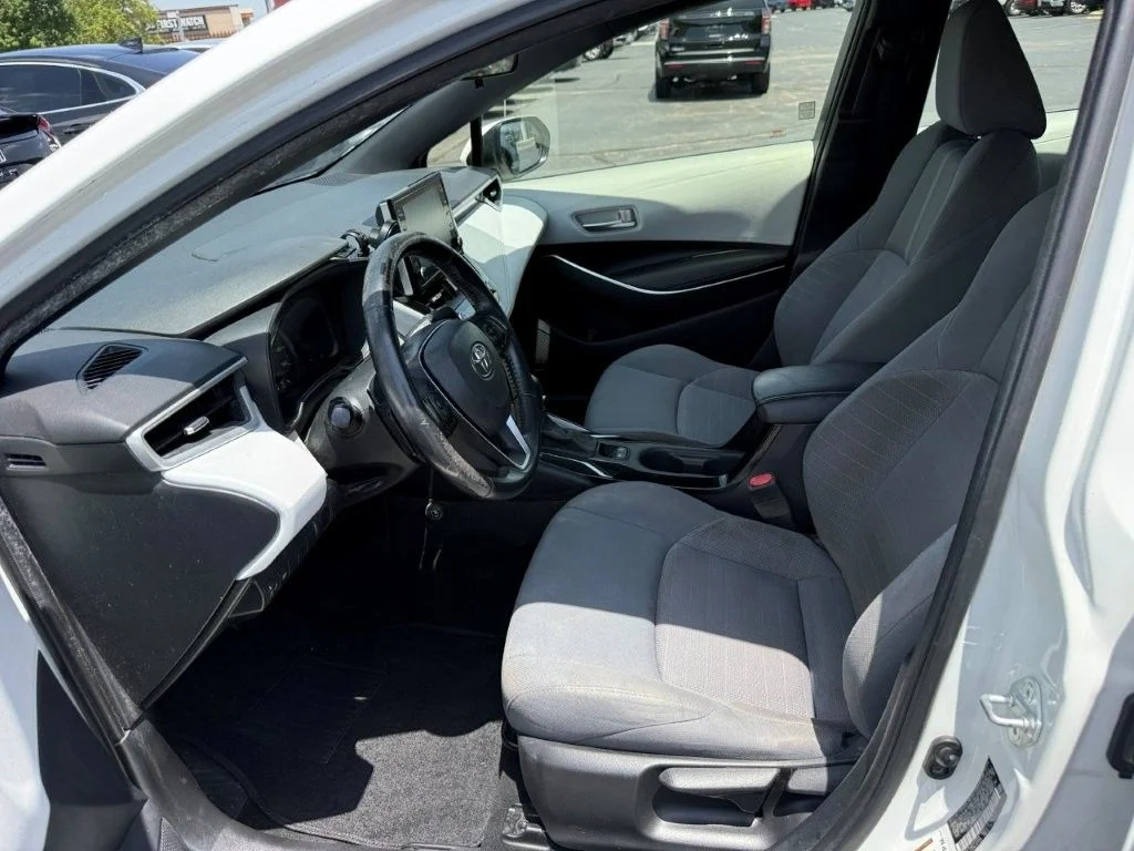 Used 2020 White Toyota SE image 12